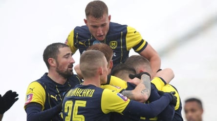 Металлист 1925 в нервном матче одолел Карпаты - 285x160