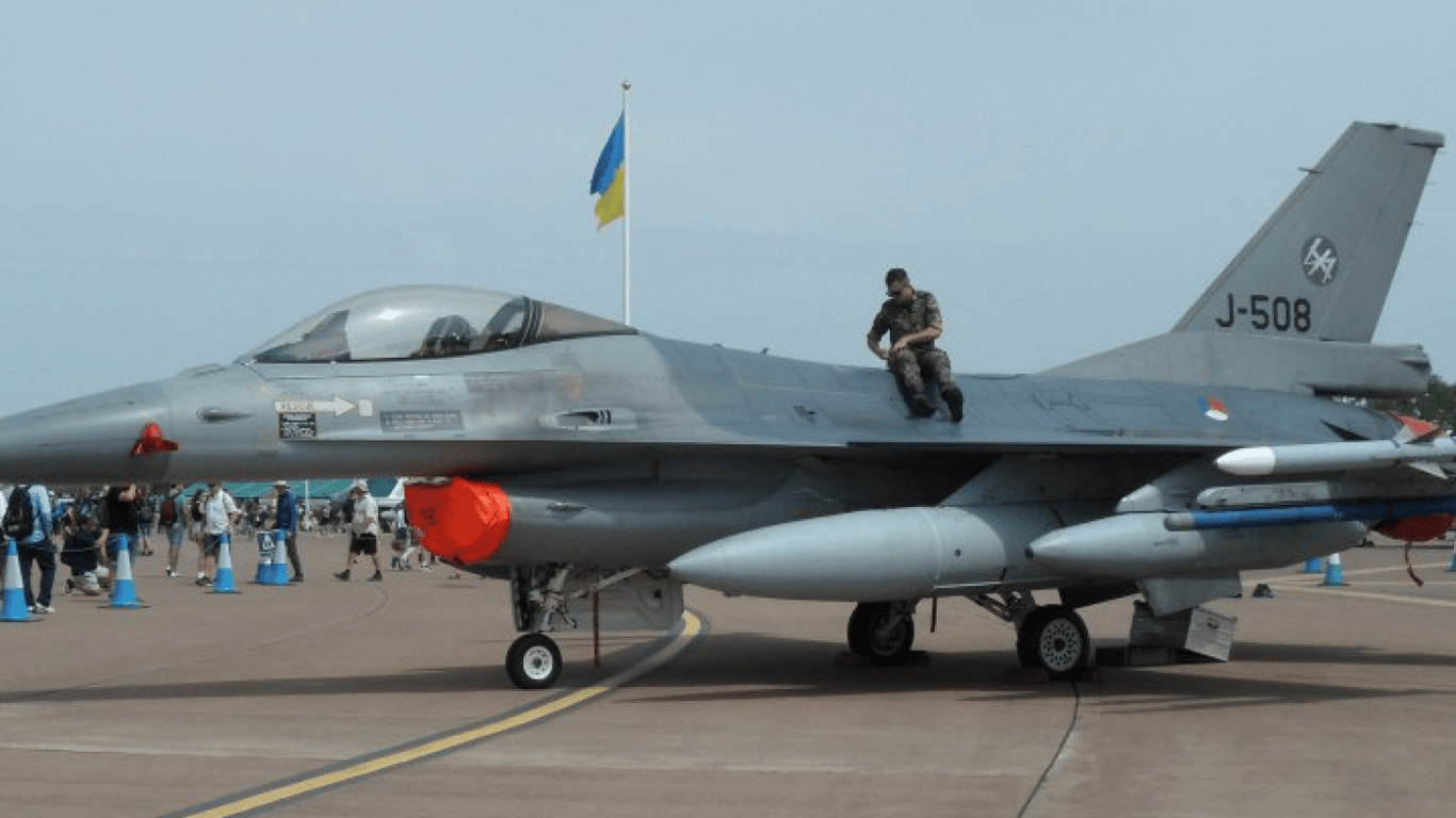 Пілот ЗСУ розповів про літаки Су-27 і F-16  — яка між ними різниця