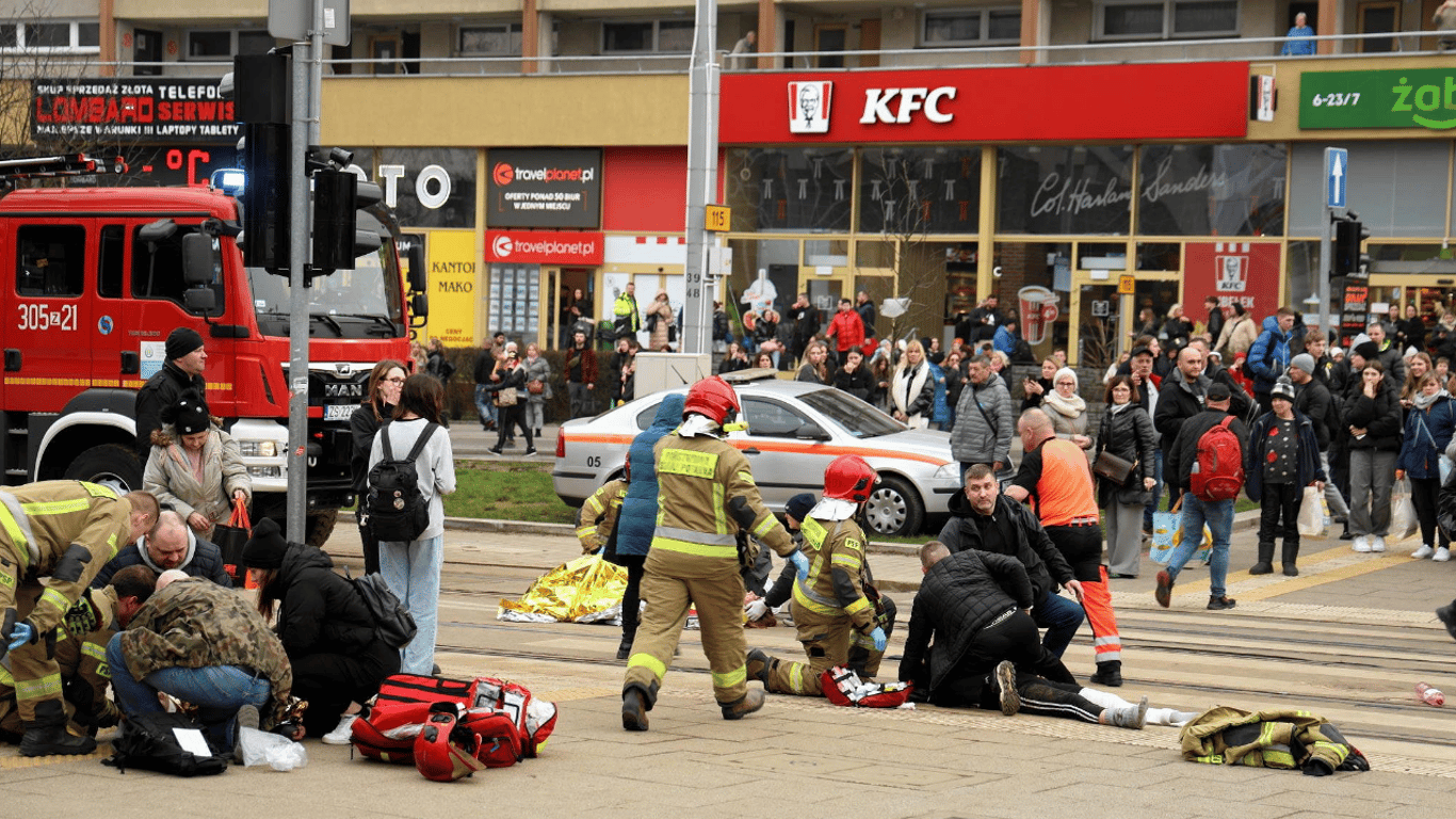 В Польше шесть украинцев пострадали из-за наезда авто на толпу