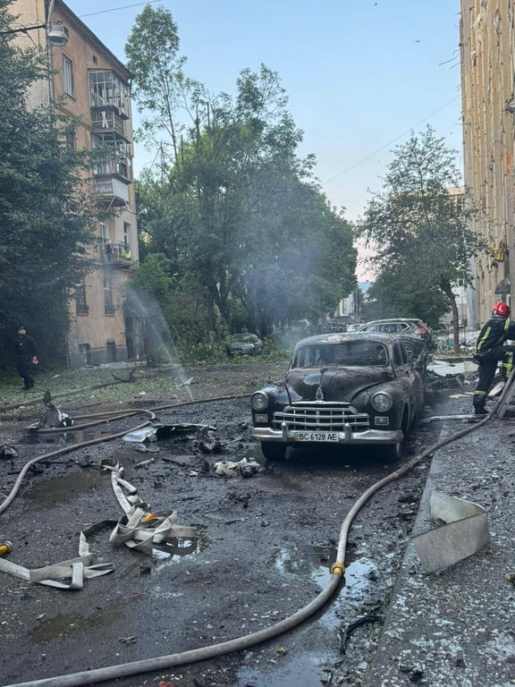 Последствия обстрела Львова ночью 12 июля 2025 года