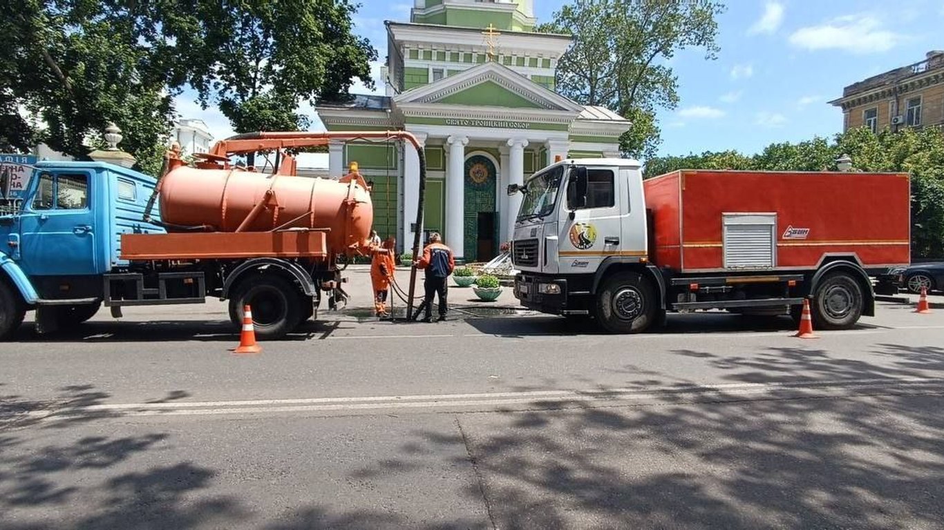 Лучше объехать: на каких улицах в Одессе будет работать спецтехника