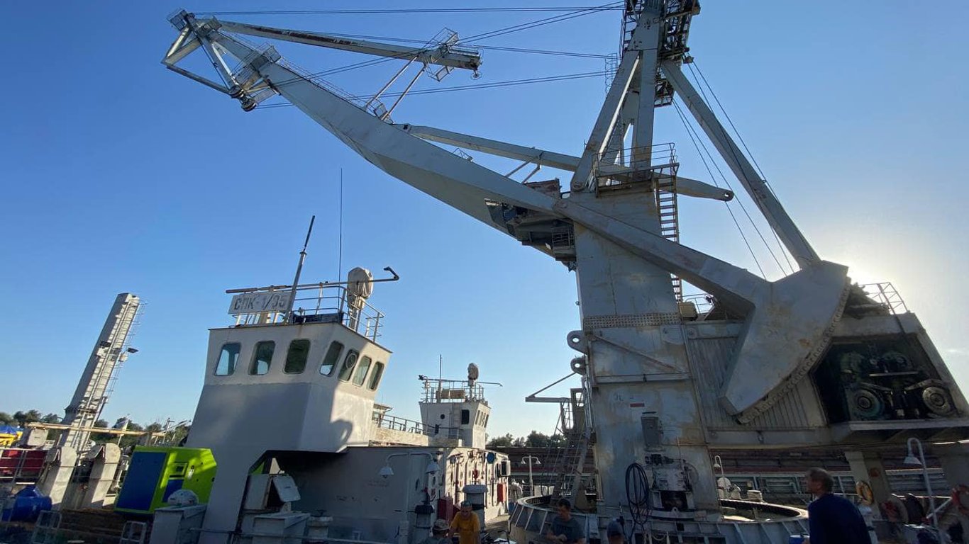 В Одесской области отремонтировали плавкран: что это даст судоходству