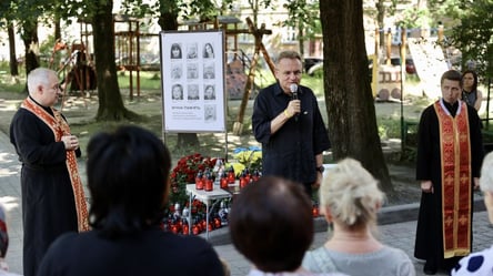 У Львові на роковини обстрілу РФ вшанували пам’ять загиблих - 285x160