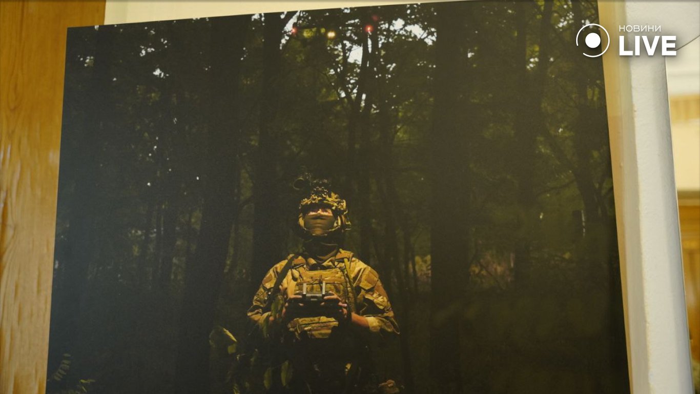 Фотовиставка до Дня Героїв у Києві