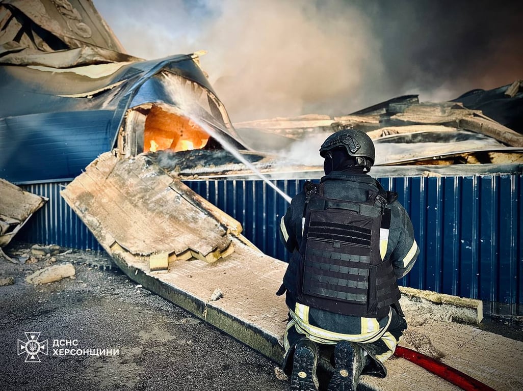 У Херсоні палали низка об'єктів через атаку РФ 6 червня