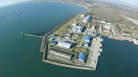 Россия достраивает военный порт в оккупированной Абхазии — СМИ - 285x160