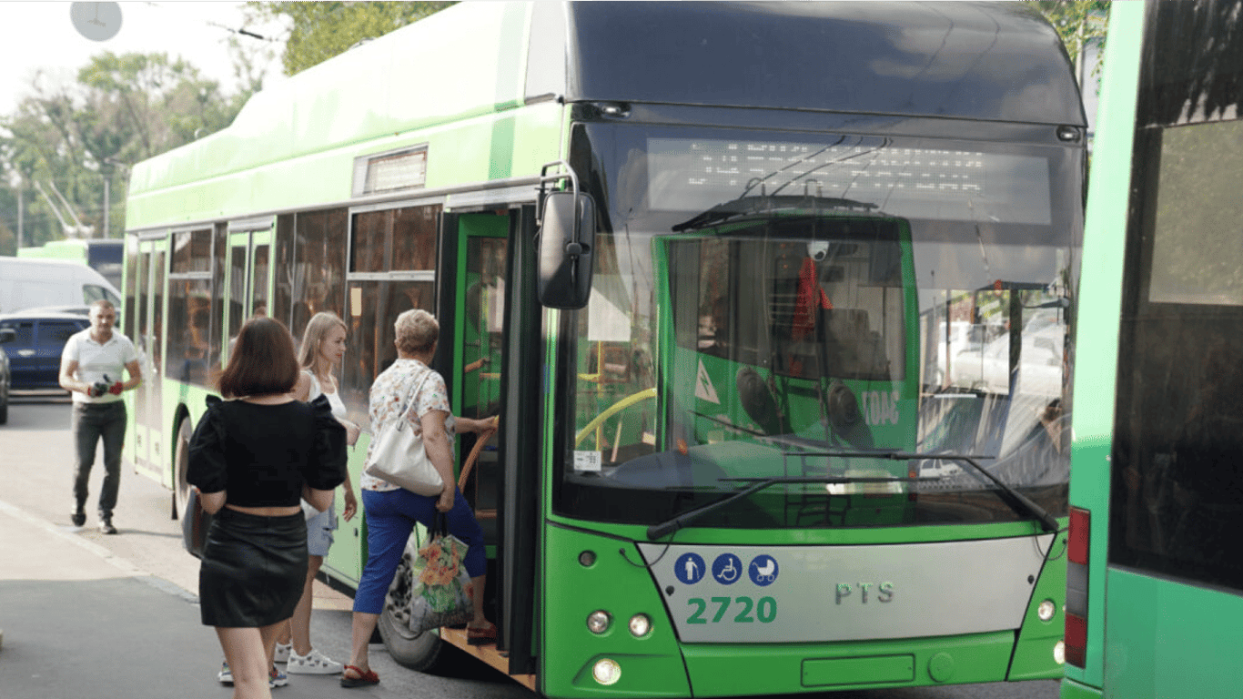 У Харкові відновили рух деяких тролейбусів і трамваїв — на яких маршрутах вже курсують