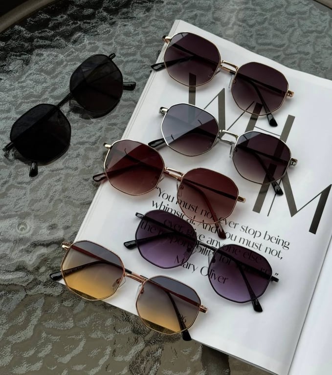 Glasses from the 90s are back at the peak of popularity