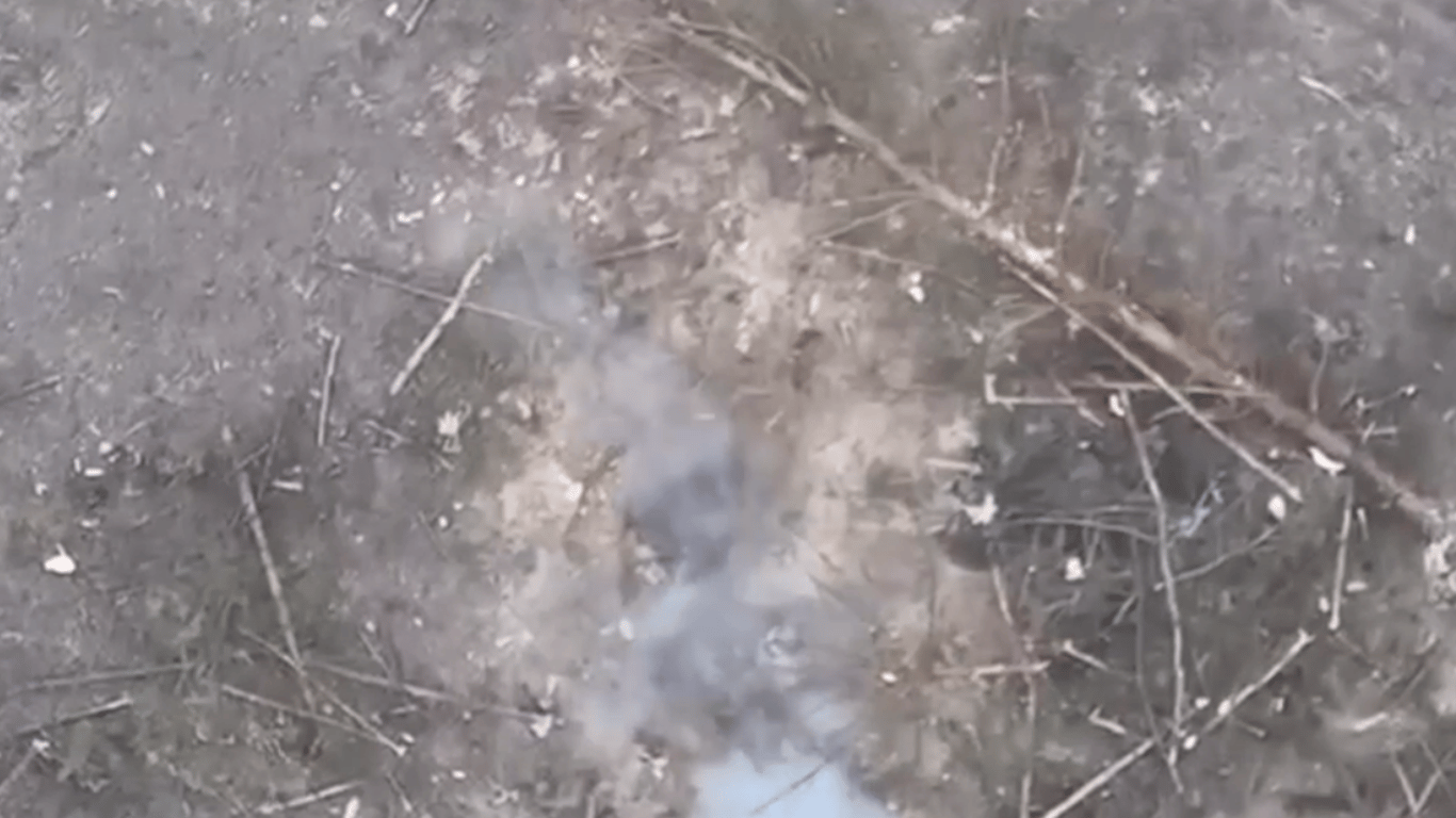 Оккупант не смог убежать от украинского дрона и взорвал себя гранатой