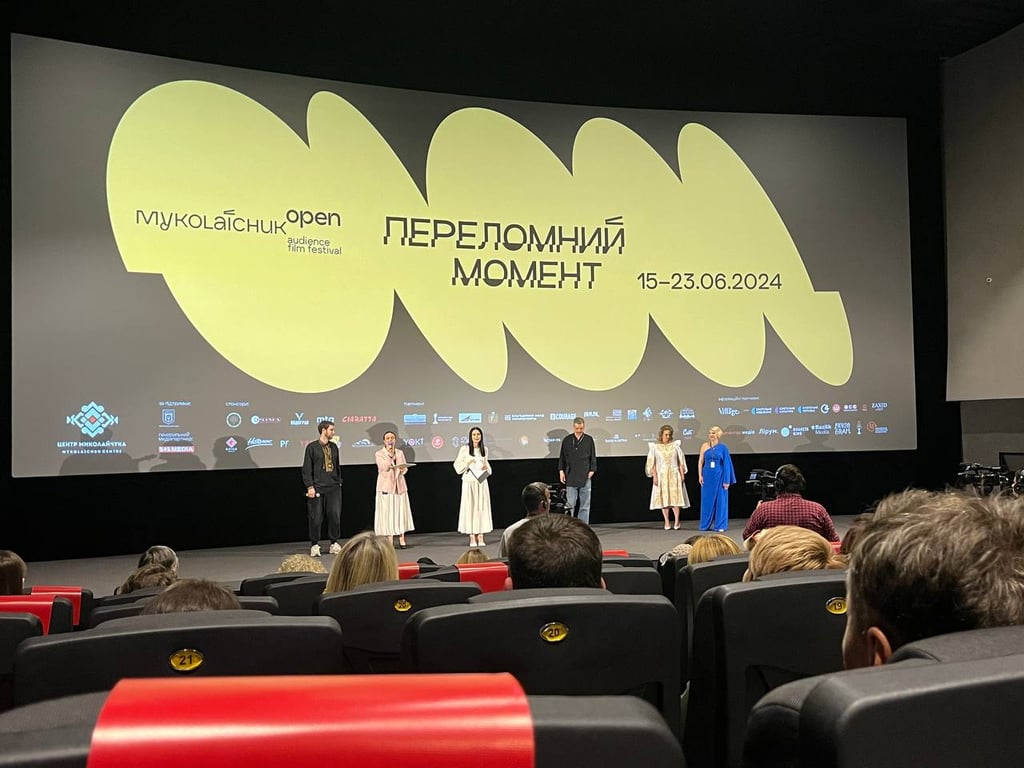 В футболке с трезубцем — звезда Властелина Колец посетил Черновцы - фото 5