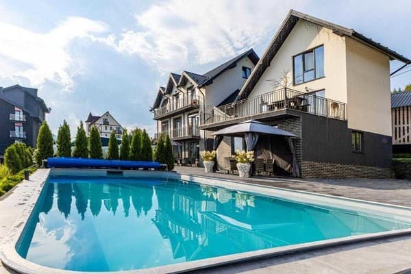 Дeшeвий вiдпoчинoк в Укpaїнi тa Євpoпi — мicтa тa цiни - фoтo 4