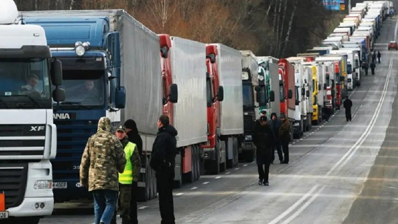 Украинские перевозчики объявили голодовку из-за блокады границы с Польшей