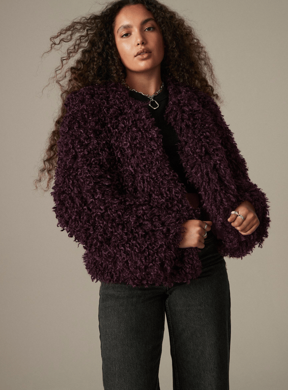 Шуба, которую может позволить каждая — главный тренд 2025 года - фото 1