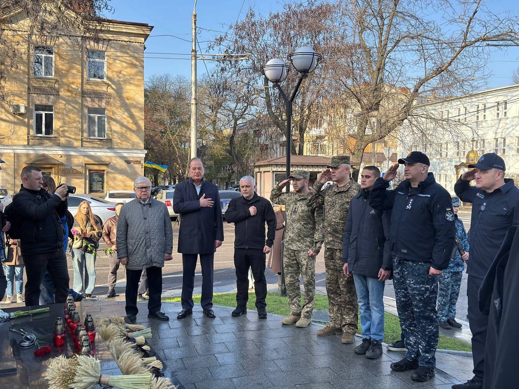 Кіпер вшанував пам'ять жертв голодоморів 