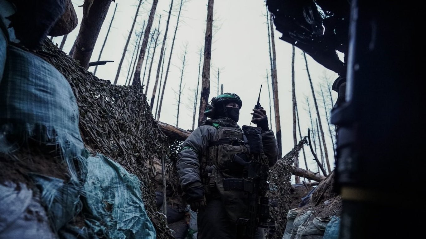 Бойцы полка Азов работают на позициях под Кременной — эффектные кадры