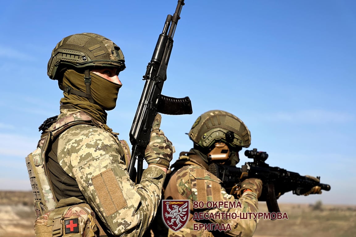 Украинские военные на передовой уничтожают врага
