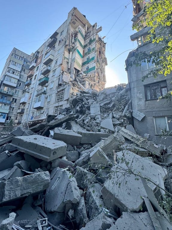 Авіаудар по Мирнограду: уламки забрали життя жінки у власній квартирі