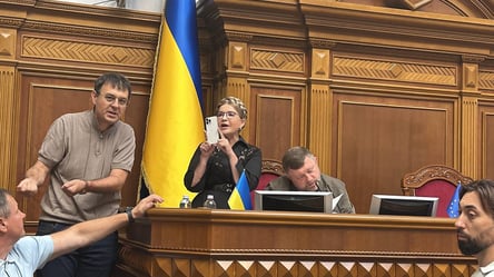 Тимошенко заблокировала трибуну, чтобы не голосовать за возобновление декларирования, — Арахамия - 285x160
