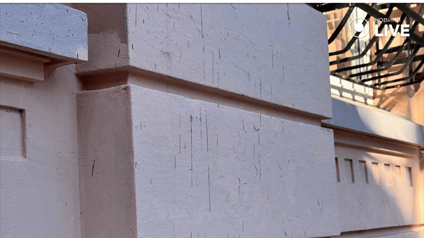 Вандали замалювали табличку Фаріон у Львові