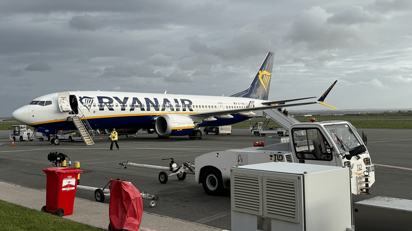 Політ з Ryanair: в якій країні компанія найчастіше перевіряє ручну поклажу