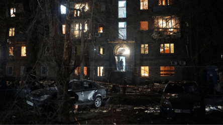 Ночной обстрел Запорожья — повреждены высотки и пострадали люди - 285x160