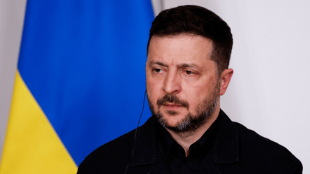 Причетні до обстрілів: Зеленський запровадив санкції проти 121 командира РФ - 304x171