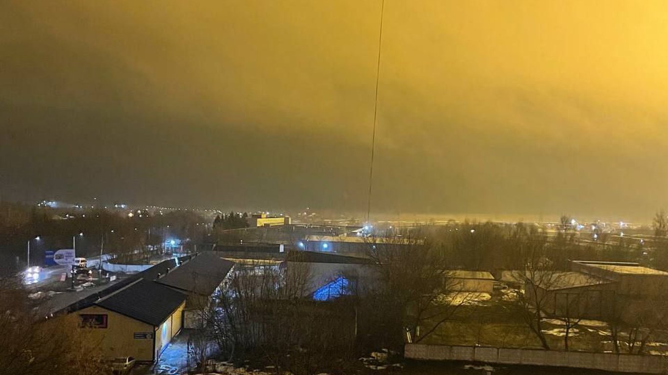 В Подмосковье возник масштабный пожар на свинцовом заводе