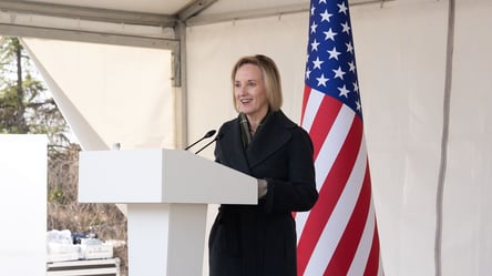 Тимчасова повірена у справах США в Україні Девіс залишає посаду - 290x160