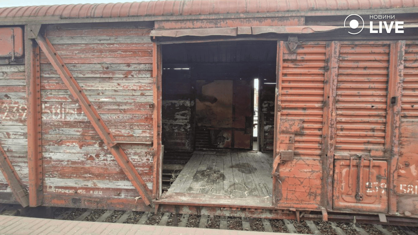 Перформанс на Одеському вокзалі з нагоди 80-их роковин депортації кримських татар