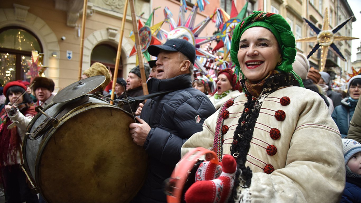 Колядки на Різдво 2024 для дорослих — смішні та жартівливі вірші на свято 25 грудня