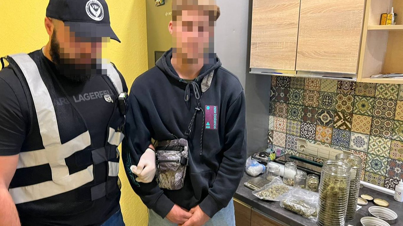 У Києві поліція спіймала наркодилера з "товаром" на 400 тис. грн