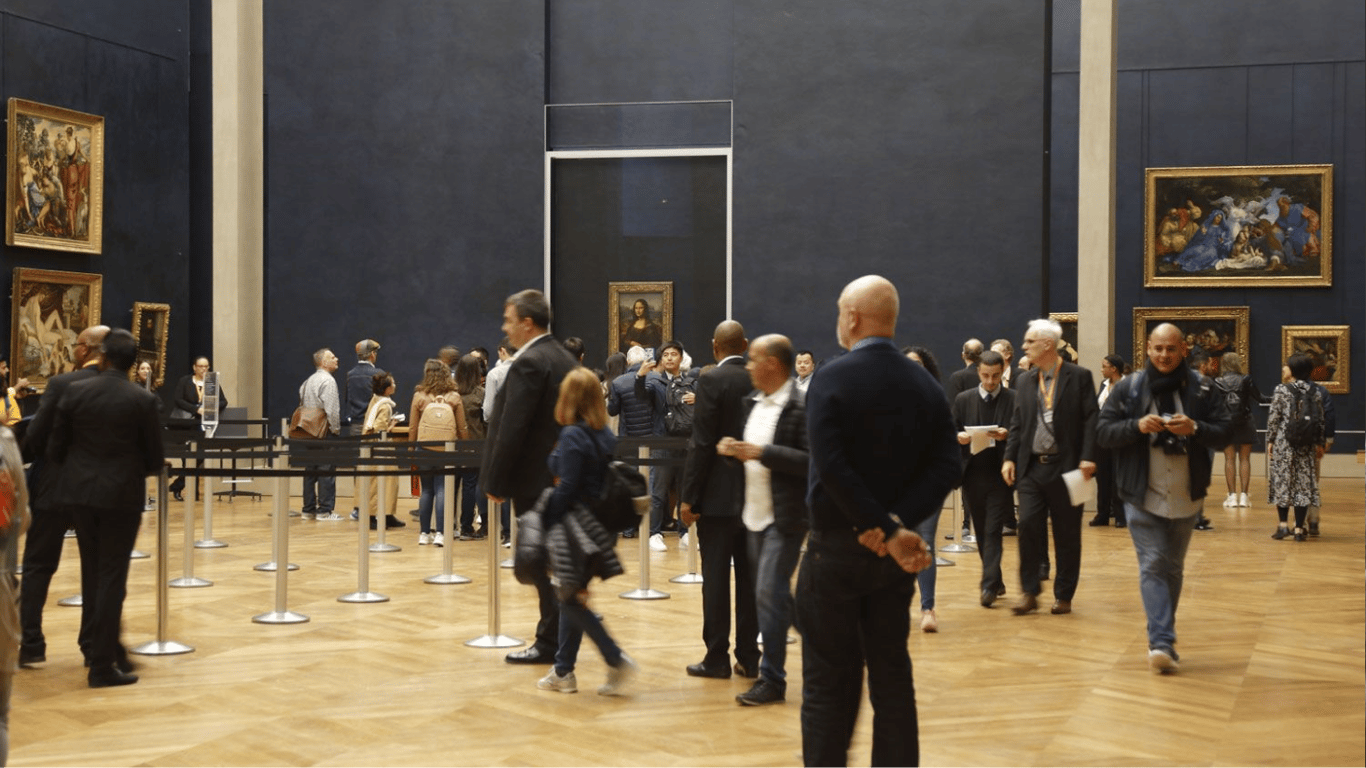 В Лувре думают о переносе картины Мона Лиза в подвал — что произошло