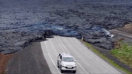 Виверження вулкана в Ісландії — у мережі показали відео, як лава поглинає автомагістраль - 285x160