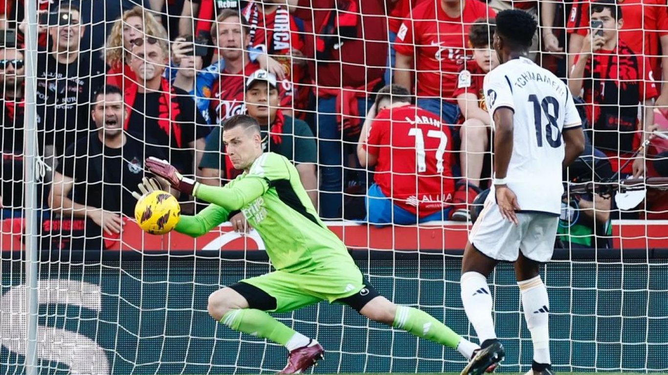 Андрей Лунин