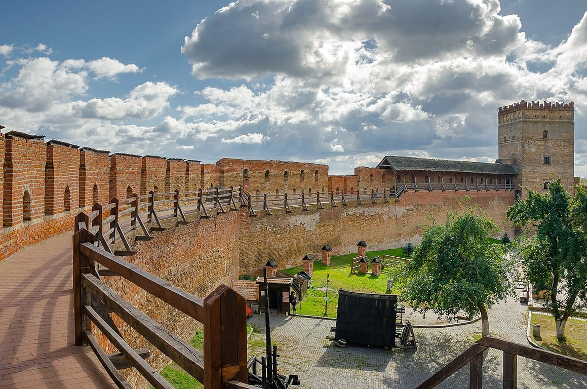 Подорож Україною на авто — топ-5 цікавих локацій - фото 1