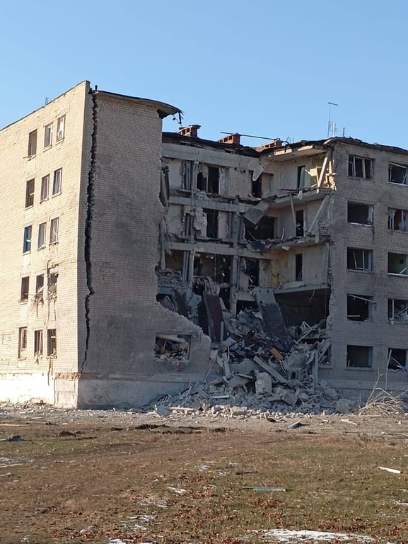 Зруйнована будівля