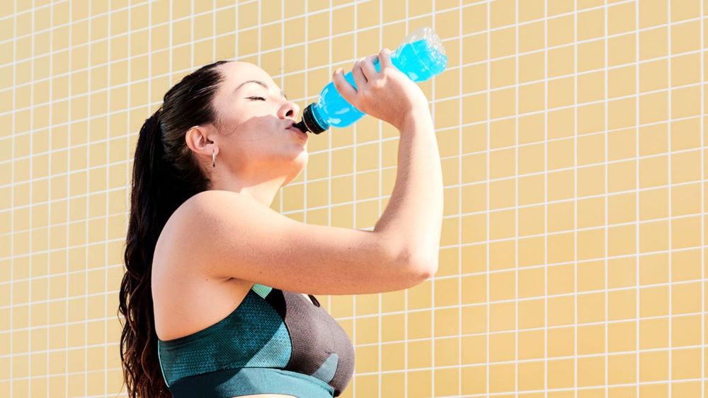 Не лише алкоголь — п'ять звичних напоїв, які зранку призводять до запалення - фото 1