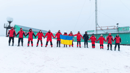 День Соборности 2023: в Антарктиде украинские полярники создали живую цепь единства - 285x160