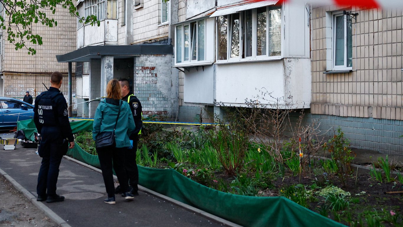 В Киеве дворник закрыл собой от пуль ребенка во время теракта