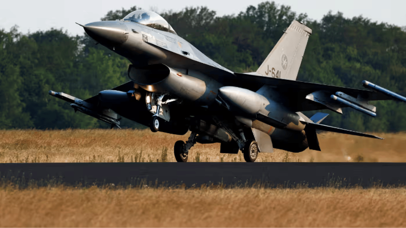 Нідерланди відправили в Румунію перші F-16 для навчання українських пілотів