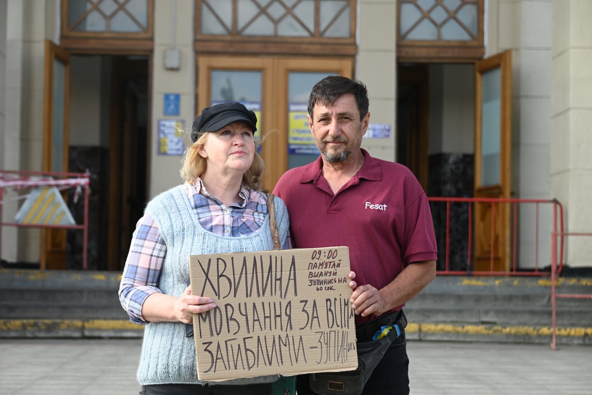 Одеса завмерла на хвилину, щоб вшанувати загиблих — фоторепортаж - фото 6