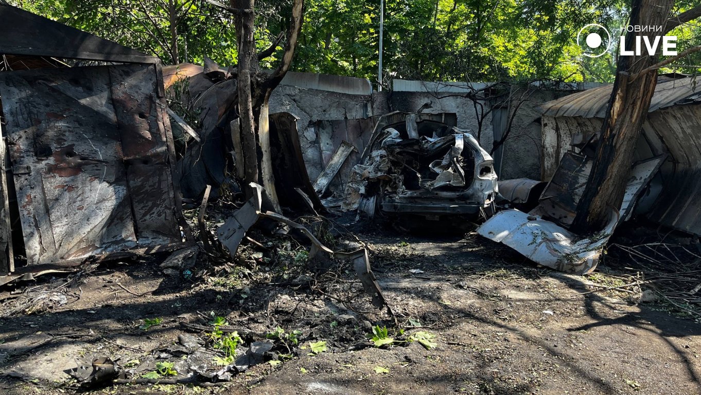 Фоторепортаж з місця удару по Одесі