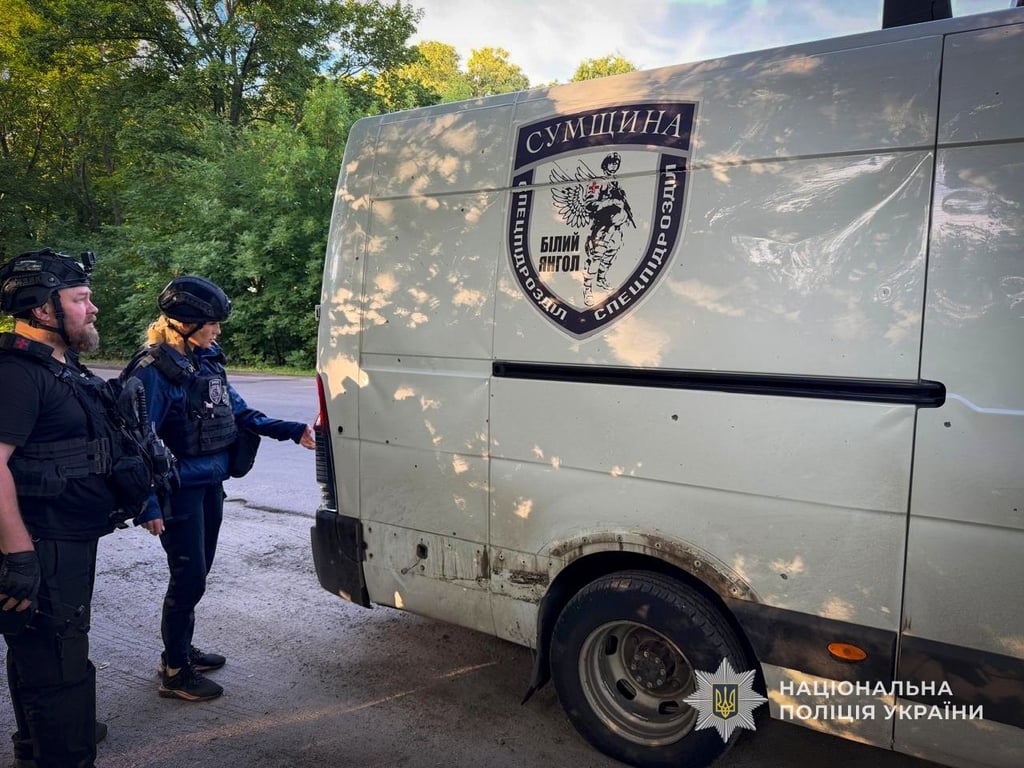 Російський удар по евакуаційному екіпажі поліції "Білий янгол"