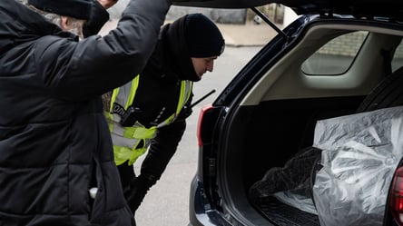 В Харьковской области полицейские задержали водителя с оружием - 285x160