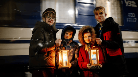 Вифлеемский огонь мира прибыл в Киев — где можно увидеть - 290x166