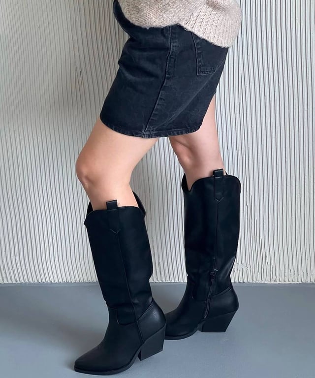 Ковбойські чоботи надають образу оригінальності