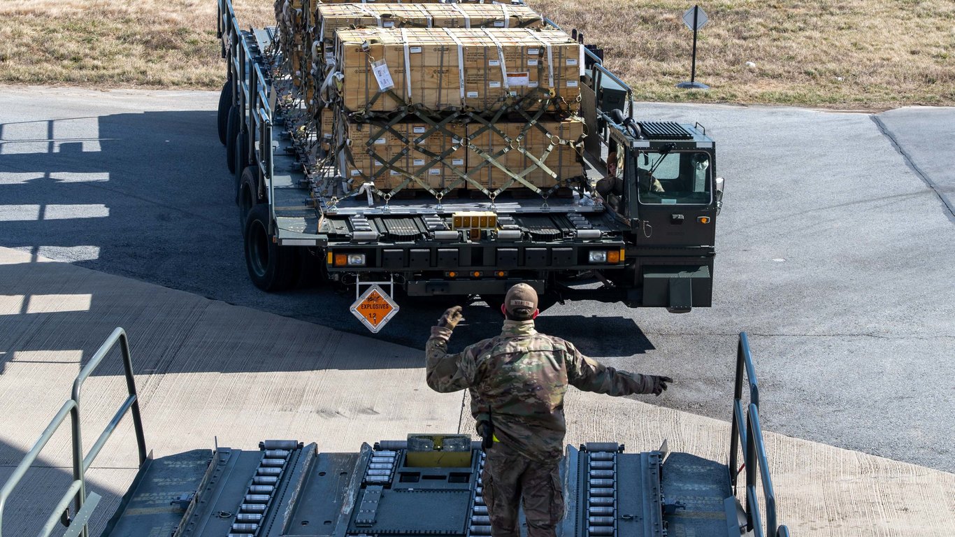 Ракети ATACMS і не тільки — що містить прийнятий у США закон про допомогу Україні