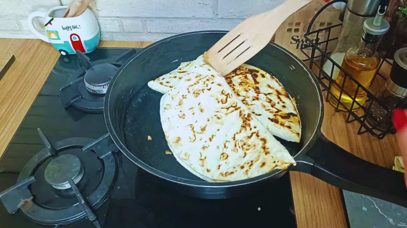 рецепт лаваш з начинкою на сніданок