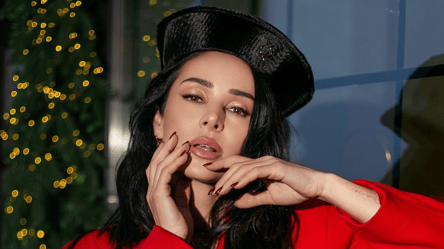 Злата Огневич показала, как носить блейзер без ничего под ним - 290x166