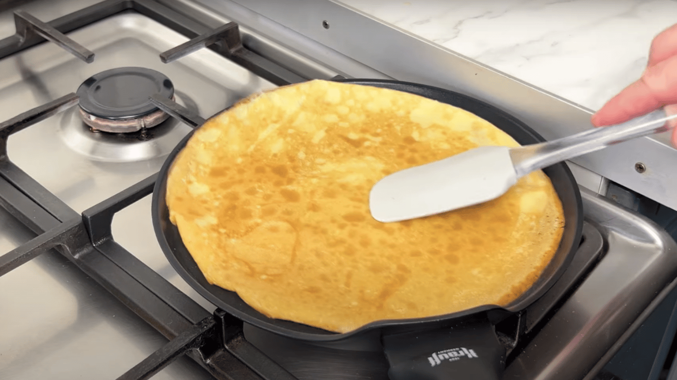 торт з млинців з малиною